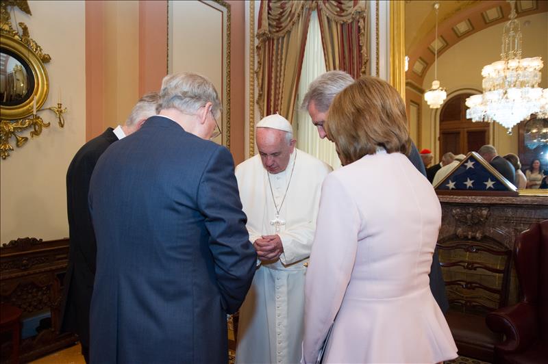 Pope Francis prays with Congressional leaders before his address
